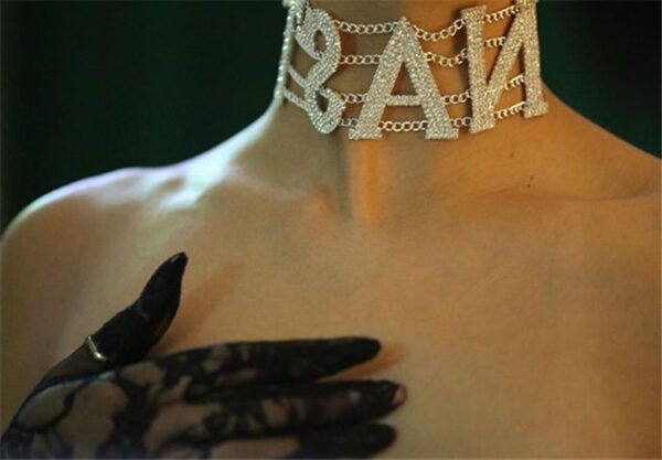 Diamond inlaid large letter collar hot drill metal chain - Image 4