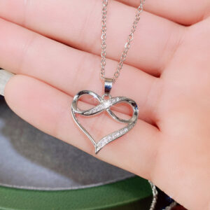 Korean Version 8-character Light Luxury Style Sweet Love Clavicle Chain
